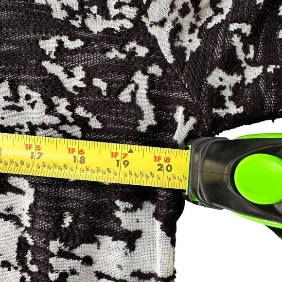 DEX Clothing Black White Abstract Destroyed Knit Crew Lightweight Sweater NWT - Picture 6 of 10